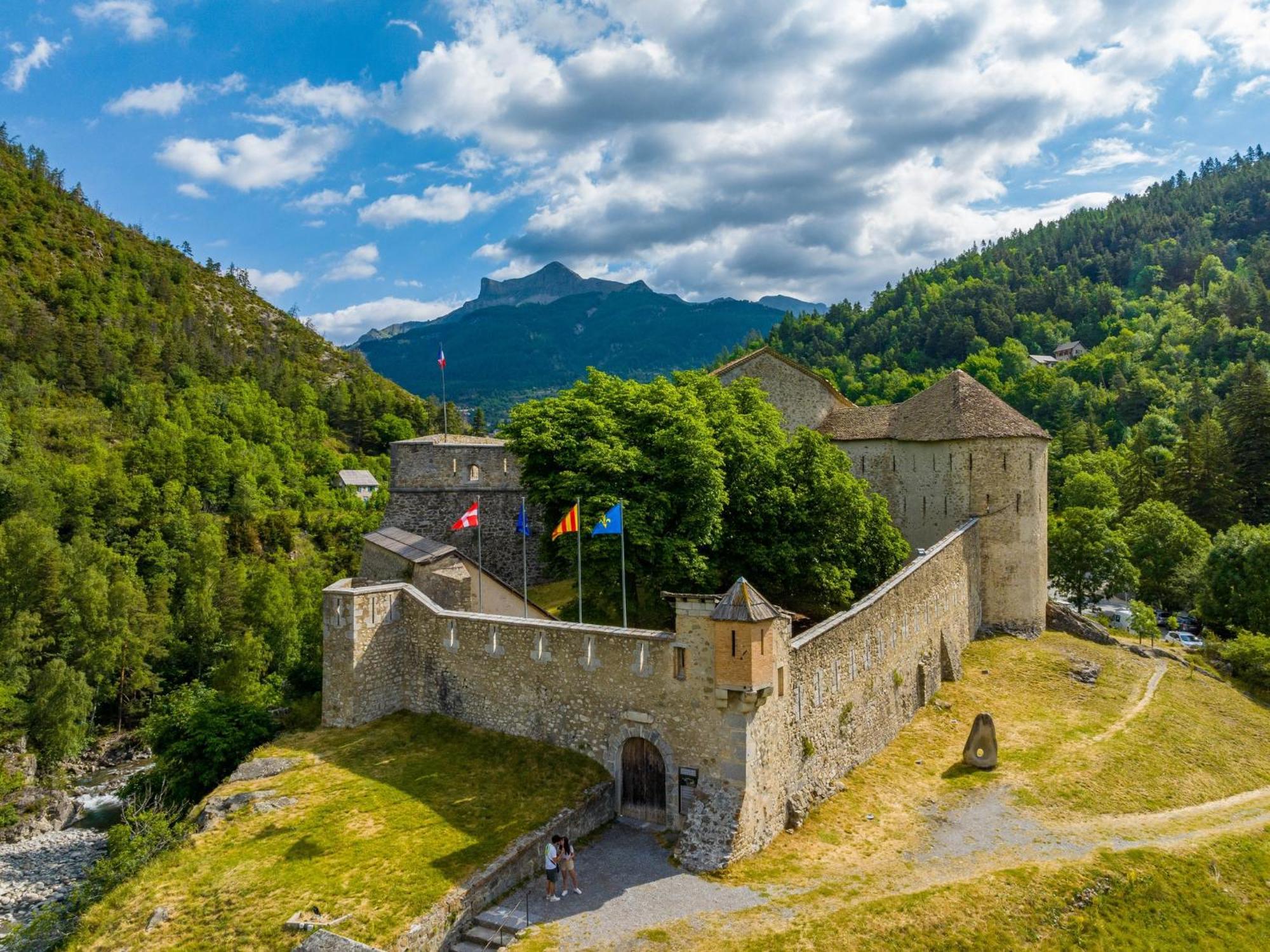 Maison Familiale Des Remparts Colmars Kültér fotó